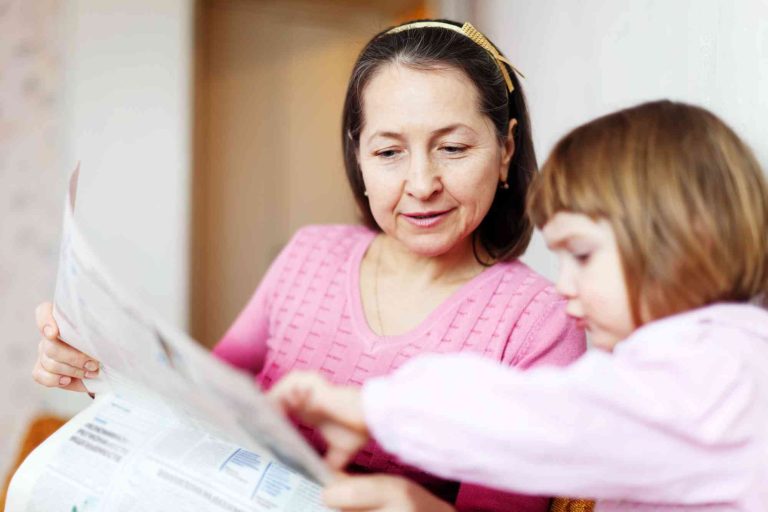Pais que leem para os filhos ajudam no aprendizado, diz pesquisa
