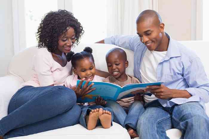 Leitura das famílias com as crianças é uma excelente forma de aproveitar o tempo durante o período de isolamento social por conta da pandemia do coronavírus