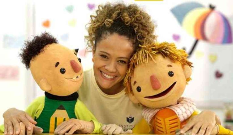 Conheça a diretora e os atores que interpretaram os bonecos do programa de Língua Portuguesa (Alfabetização) do Alfa e Beto na TV – 1º ano